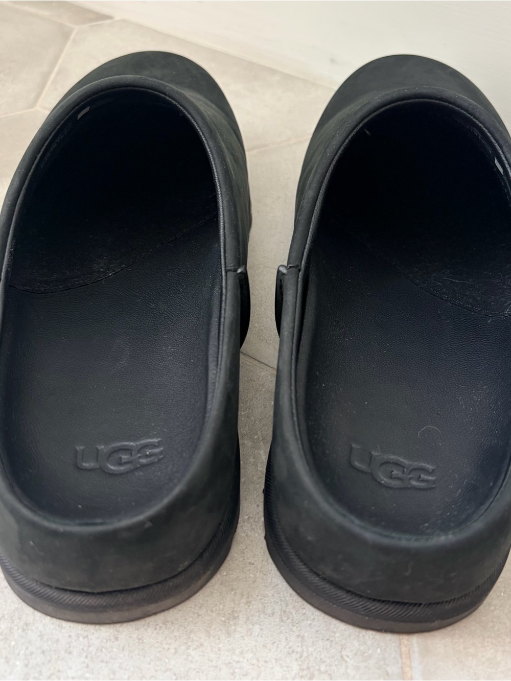 UGG Otzo Clog in Black - Women’s 8 - Picture 4 of 7